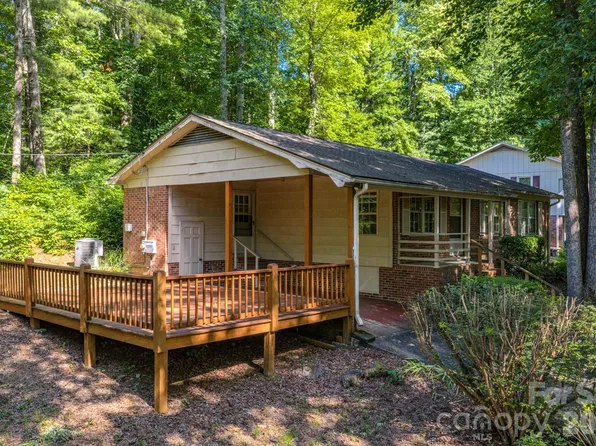 17 Sitar Ln, Saluda, NC 28773