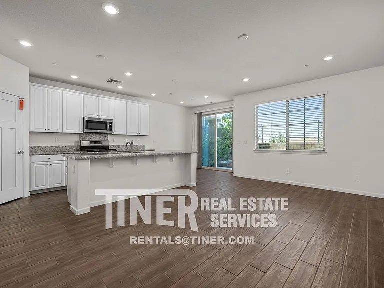 8082 Avanti Dr — Photo 12