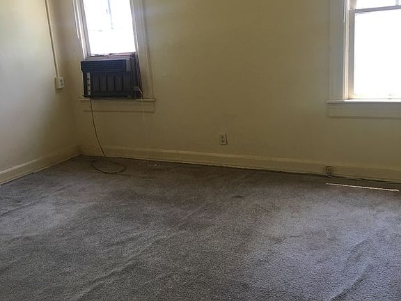 5th image of 211 Daughtry Ave S