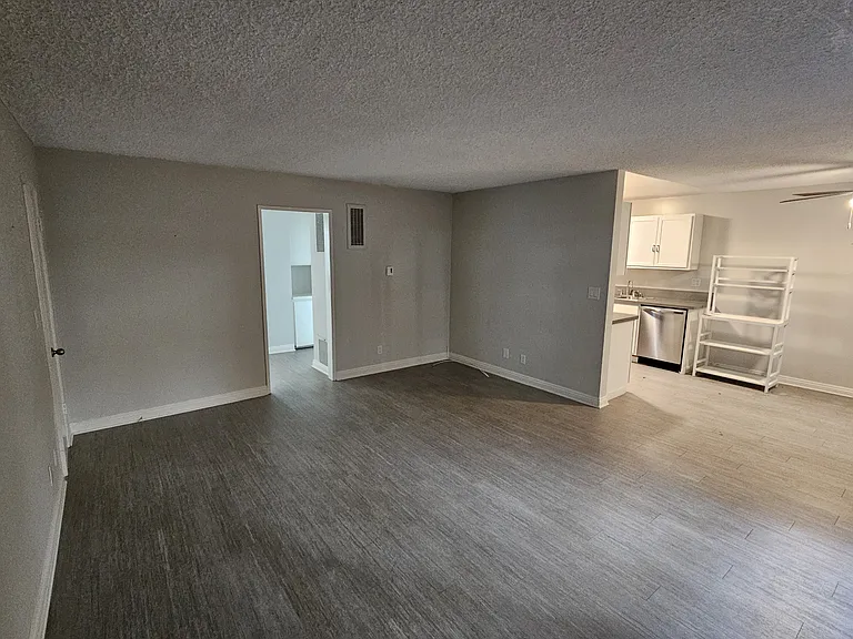 711 9th St #2 — Photo 9