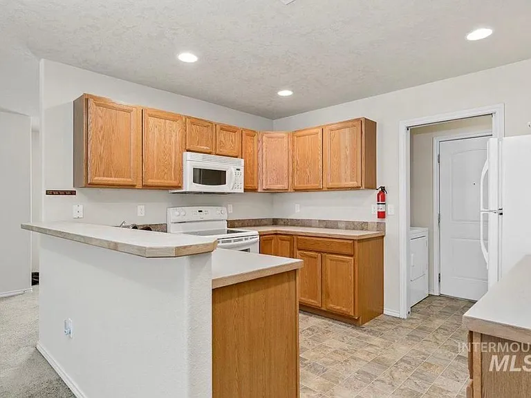 140 SW Quaker Dr — Photo 15