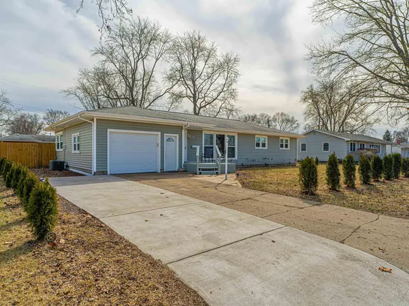 155 Regent St, Lincoln, IL 62656