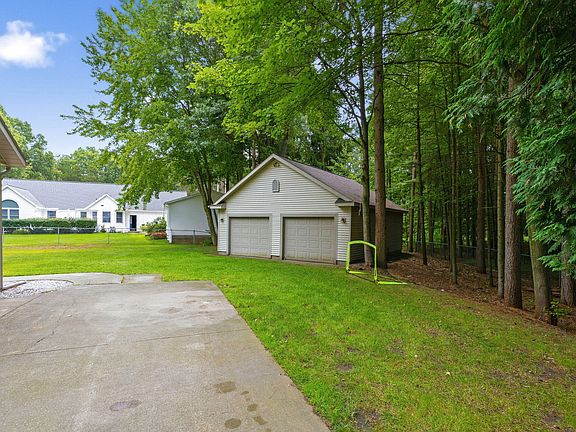 4th image of 15250 Hofma Dr