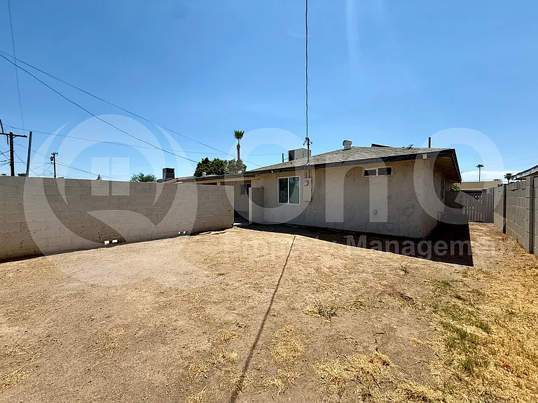 4009 N 48th Ave — Photo 6