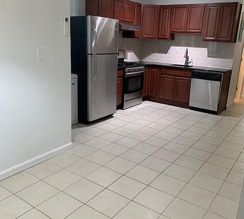 2nd image of 1930 S 7th St Floor 2