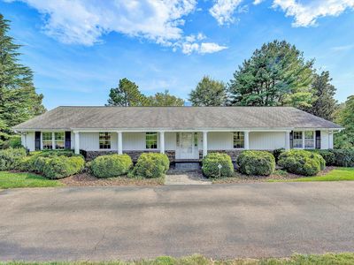 5668 Club Ln, Roanoke, VA, 24018