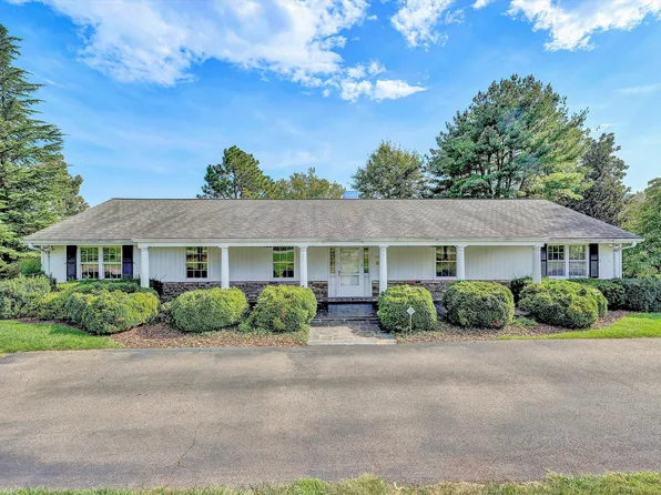 5668 Club Ln, Roanoke, VA 24018