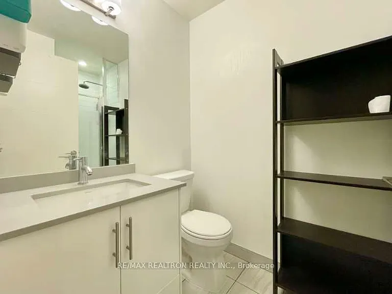 460 Adelaide St E #1516 — Photo 5