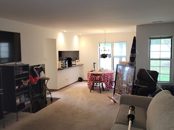 3rd image of 137 White Oak Ct APT 4