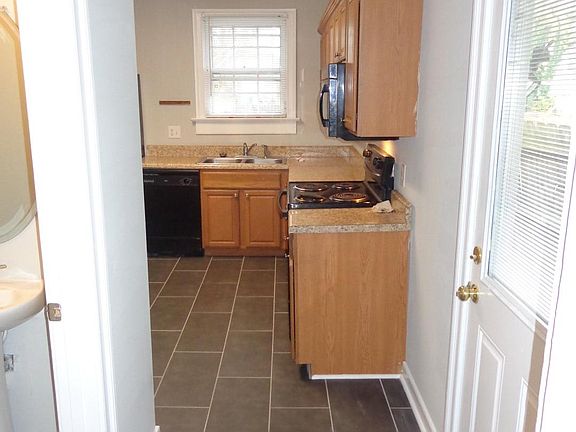 4th image of 724 Jessamine St