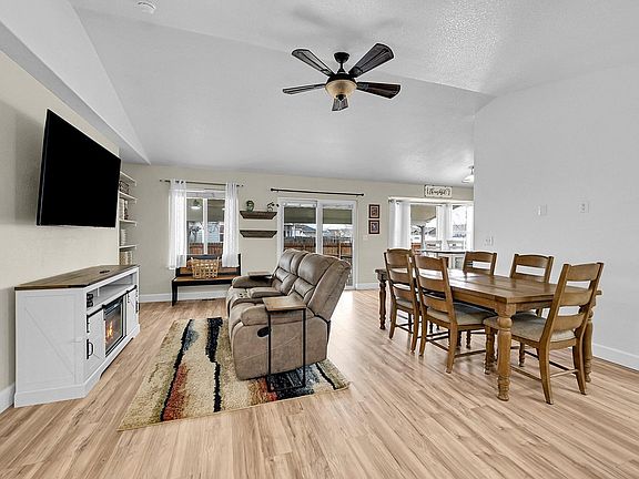 5th image of 412 S Elm Ave