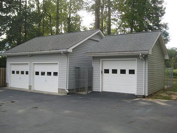 3rd image of 411 Brent Pl