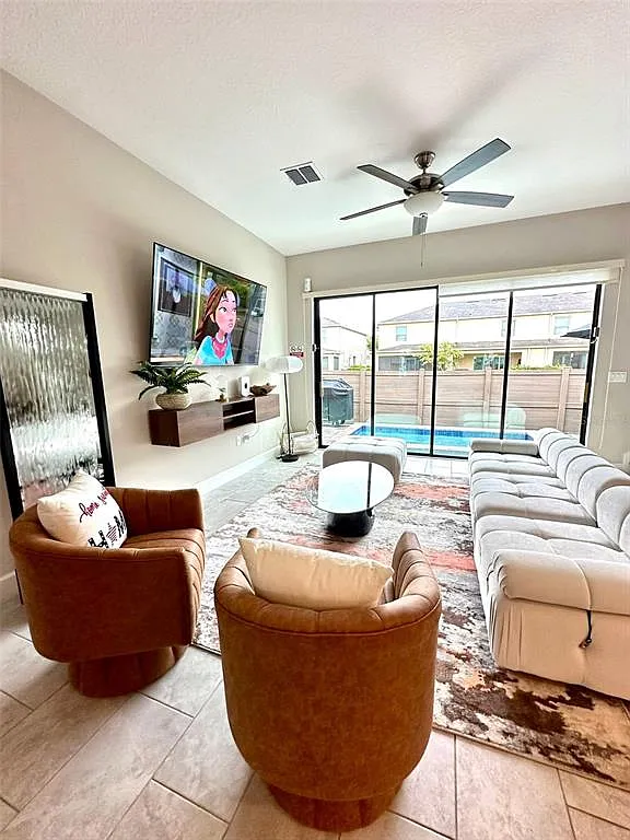 4 bed, 3.0 bath, 1823 sqft, $3,100 — Photo 2