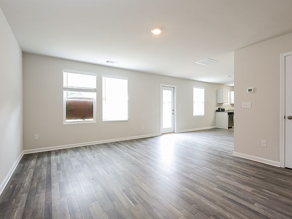 4th image of 161 Evvalane Ln