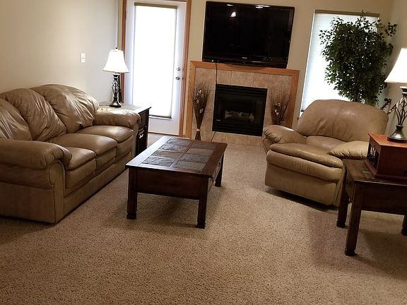 Living Room 23'X16'