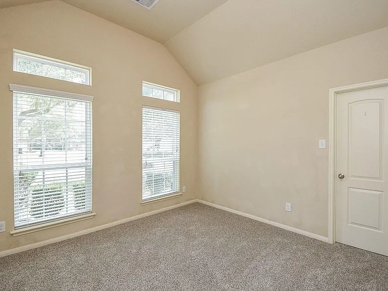 4215 Mill Oaks Dr — Photo 17