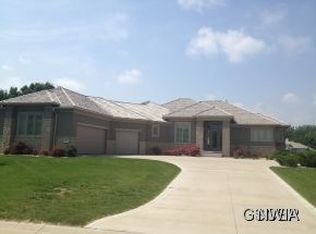 707 Cherry Hills Ln, Dakota Dunes, SD 57049