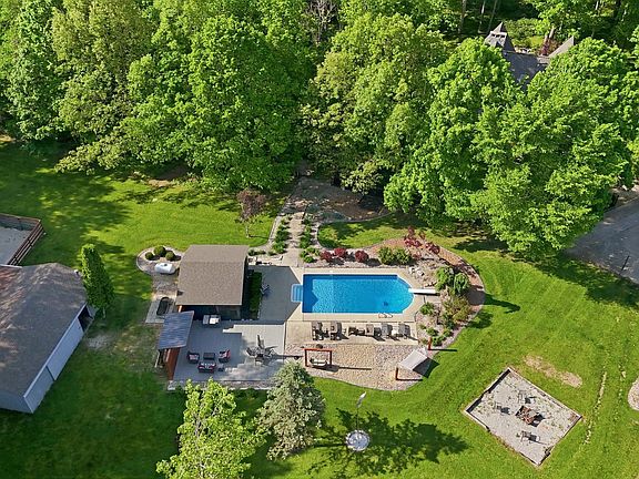4th image of 2970 W Park Dr