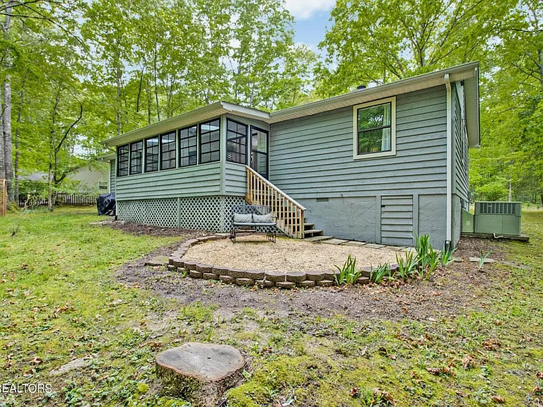 111 Devon Rd — Photo 4
