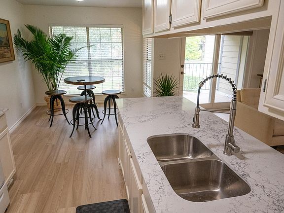 4th image of 2535 Wedglea Dr APT 201A