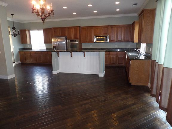 3rd image of 4724 Hutchinson Ln