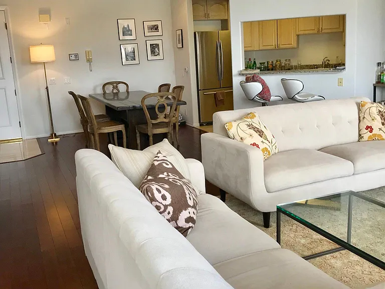 8349 Blackburn Ave #302 — Photo 311