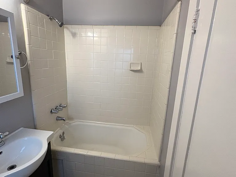 1836 E 1st St #12 — Photo 8