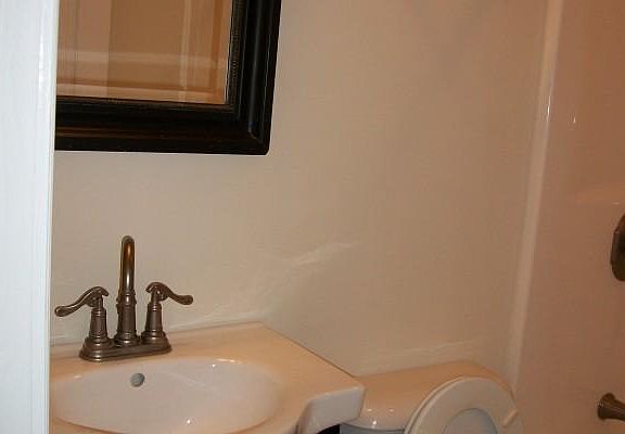 5th image of 234 W Washington St APT 3