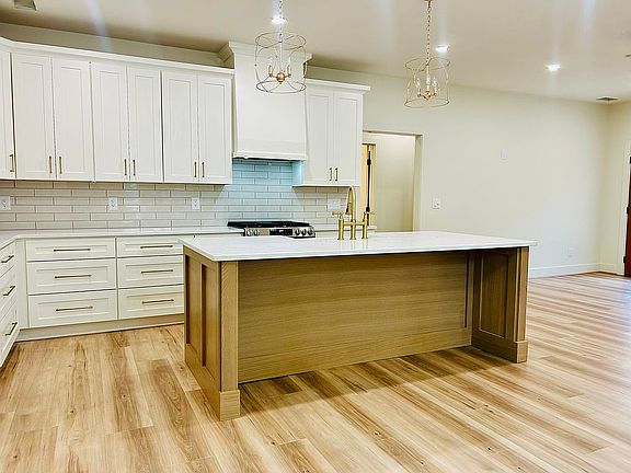 4th image of 303 Charles Rd
