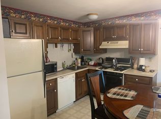 90 Edgelawn Ave APT 5, North Andover, MA 01845