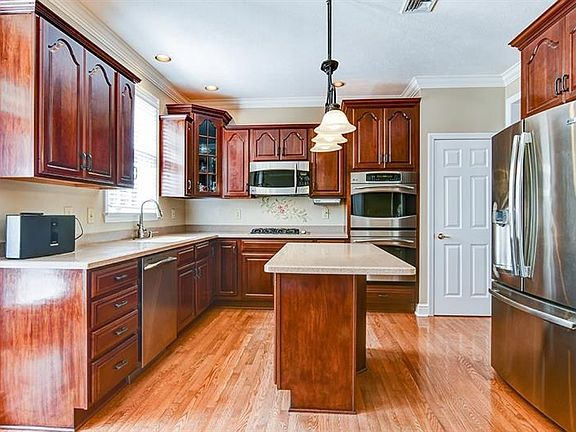 3rd image of 503 Tara Ct