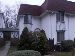 135 Skyline Dr, Coram, NY 11727