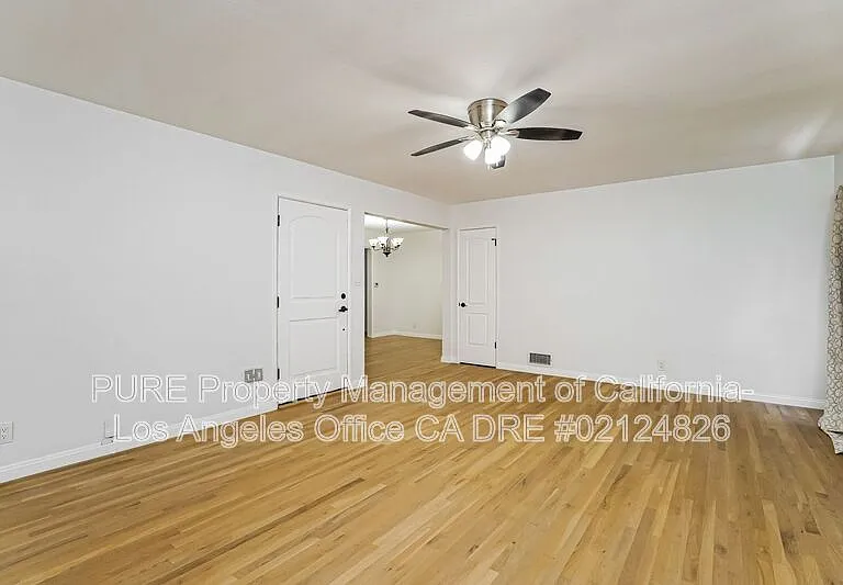 215 N Western Ave — Photo 2