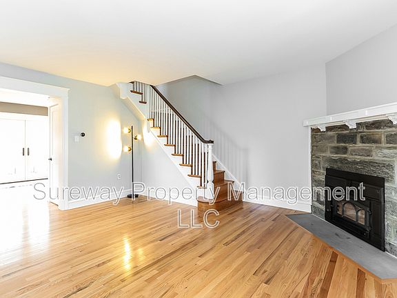 2nd image of 501 Kenilworth Rd