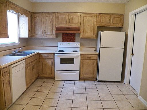 2nd image of 107 Helen Cir #B