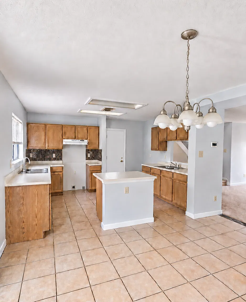 3 bed, 2.5 bath, 2096 sqft, $2,200 — Photo 4