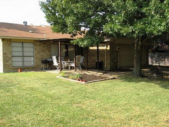 3rd image of 2110 Chisholm Trl