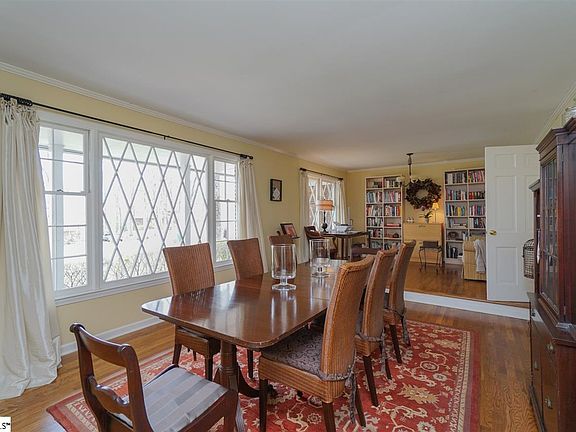 4th image of 21 Jamestown Dr