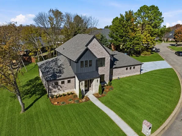 1937 S Surrey Ct, Bartlesville, OK 74006