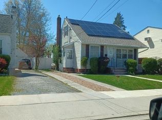 95 Perry St, Hempstead, NY 11550