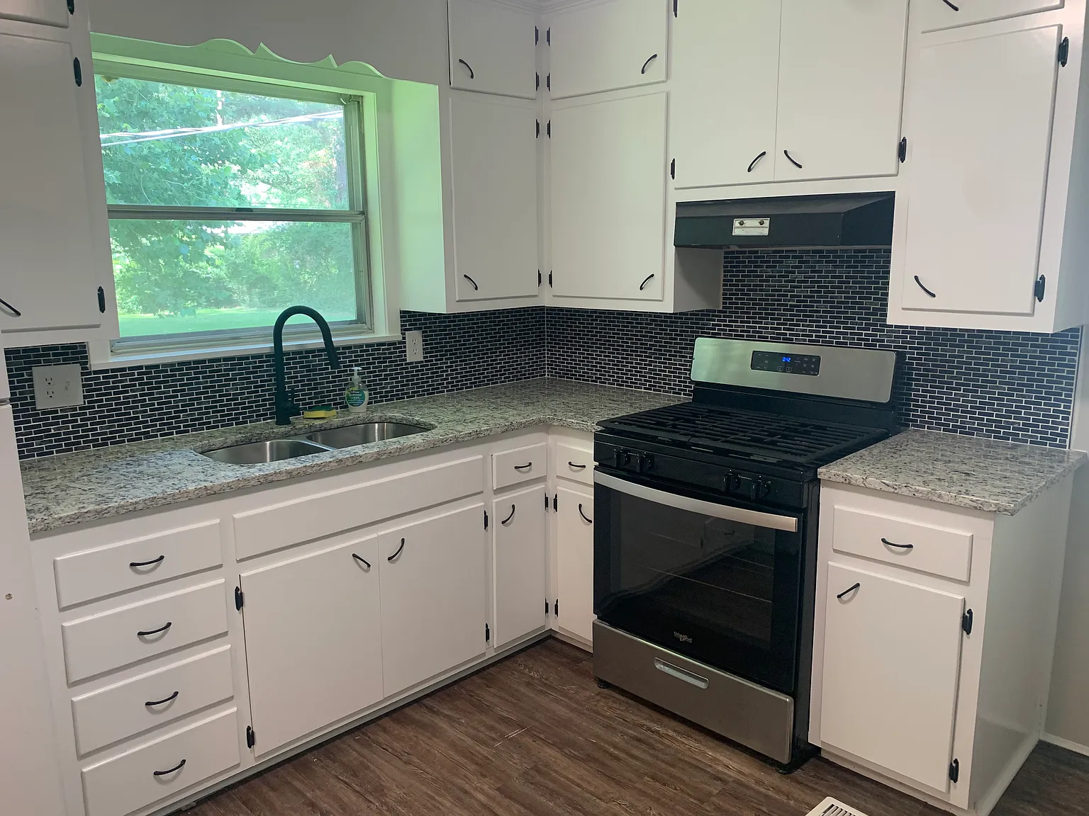 3 bed, 1050 sqft, $1,100 — Photo 2