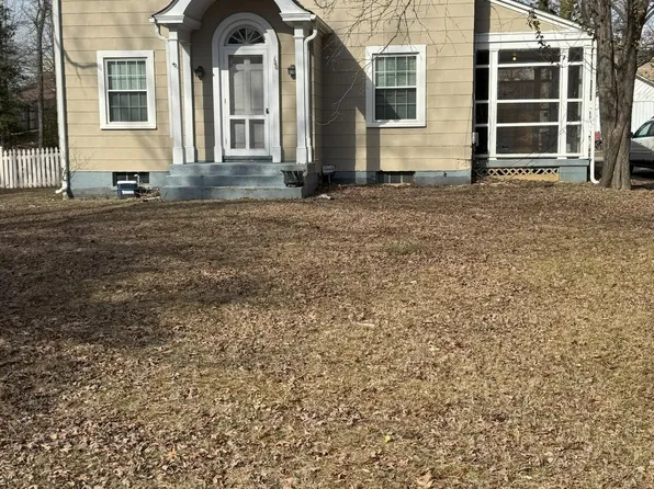 100 E Hawthorne Dr, La Plata, MD 20646