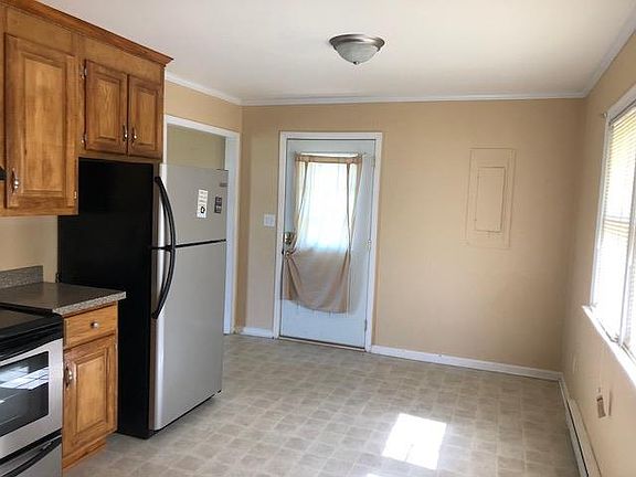 3rd image of 302 Broad St