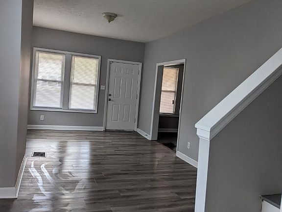 3rd image of 2047 Floral Ave