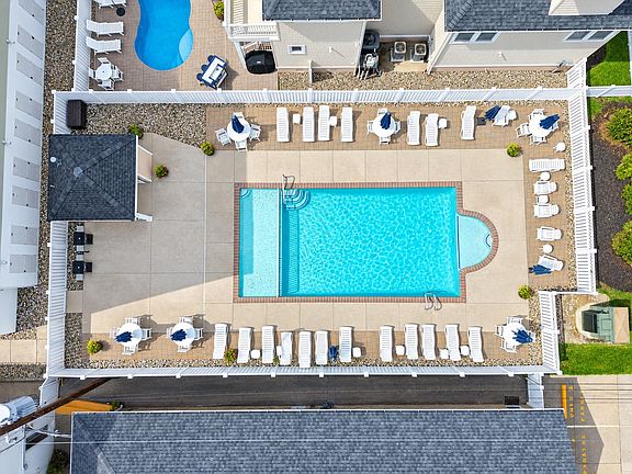 4th image of 407 E Palm Rd Unit 205