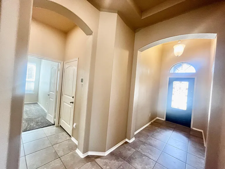 2025 Lake Vista Dr — Photo 6