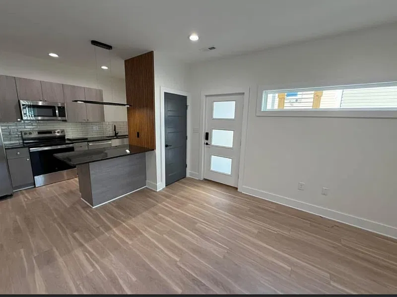 Sleek New 2BR Villa Prime Spot, Private Paved Parking- Move In Ready! — Photo 3