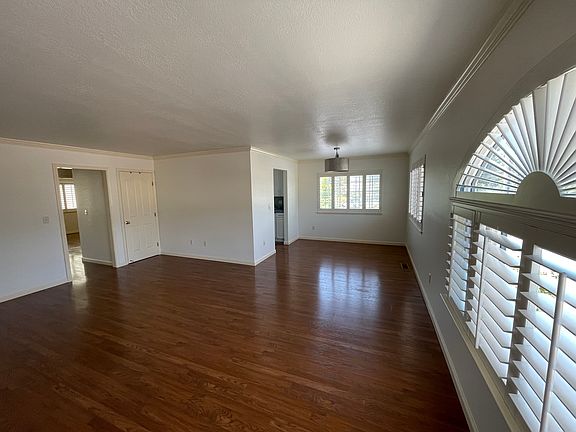 5th image of 108 Powell Ave Unit B