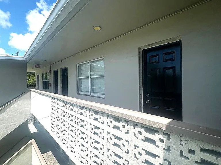 1545 NW 8th Ave — Photo 17