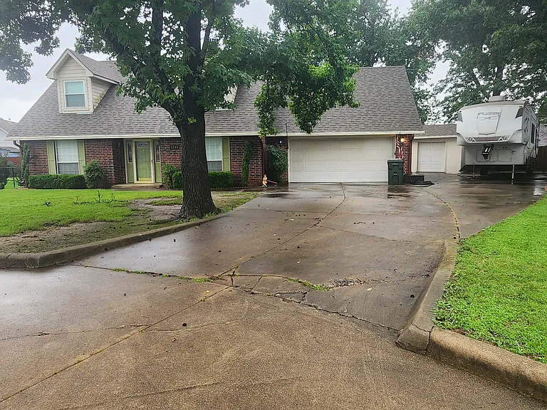 1848 Crestview Cir — Photo 3